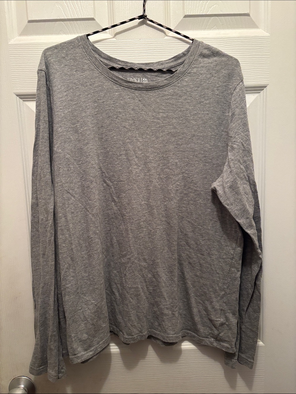 Time and Tru Men's Light Grey Long Sleeve Crewneck Shirt